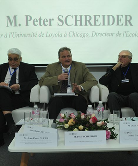 Profs. Peter SCHREIDER
Professeur et directeur à l'Université de Loyola Chicago-USA